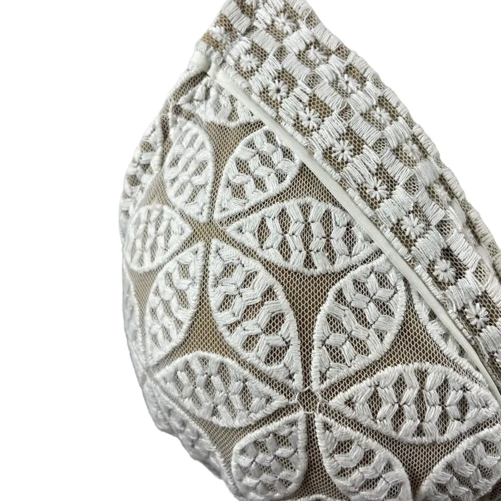 Laundry by Shelli Segal Brand White and Nude Crochet Bikini Top Size Medium‎